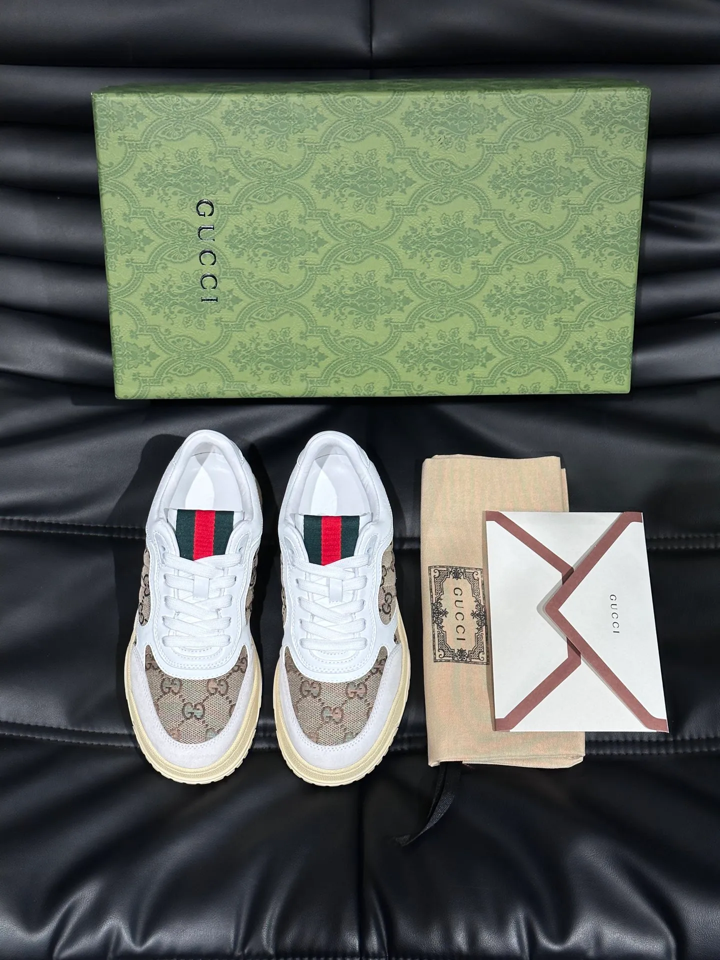 Men's shoes 💰p480 "GUCC*" Re series 👫 Couple style webbed leather sneakers, as the first sneakers created by Sabato De Sarno for Gucci, the Re-Web series reinterprets the brand's classic stripes, with bold and unique details to set off a modern silhouette design. This shoe is crafted from iconic classic GG canvas and white leather. This new sneaker is ingeniously decorated with many of the brand's classic details, and is equipped with a bright red and green webbing tongue, which will make people fall in love at first sight. Women’s size 35-39. Men’s size 38-44